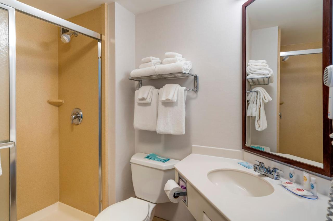 Comfort Inn & Suites Watertown - 1000 Islands Экстерьер фото